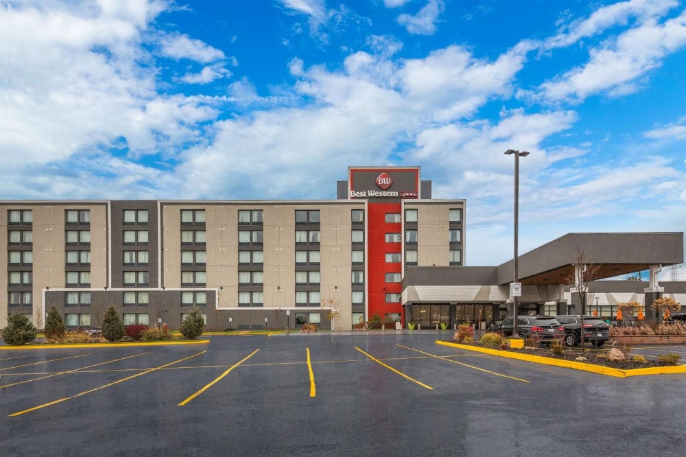 Best Western Plus Toronto North York Hotel & Suites