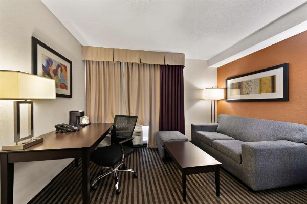 Best Western Plus Toronto North York Hotel & Suites image 26