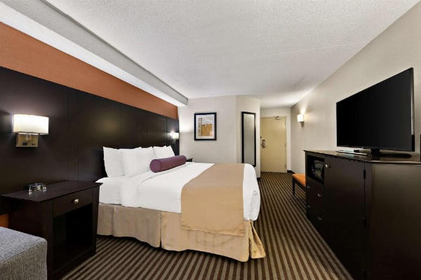 Best Western Plus Toronto North York Hotel & Suites image 27