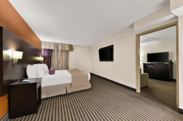 Best Western Plus Toronto North York Hotel & Suites Main image